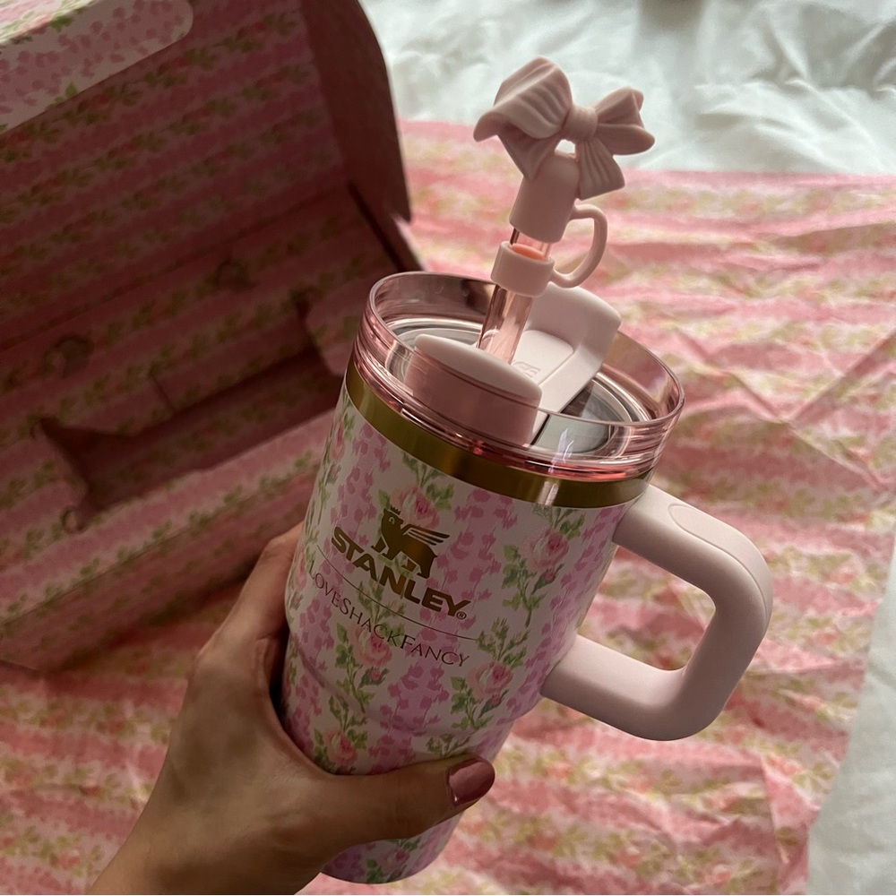 The Stanley x LoveShackFancy  Quencher | 20 OZ - Blooming Heirloom